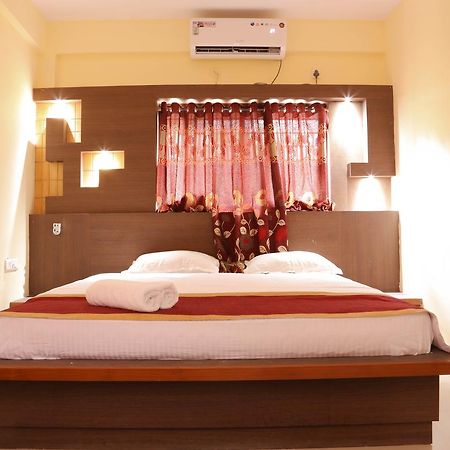 Golds Club & Resort Bayappanhalli Exterior photo