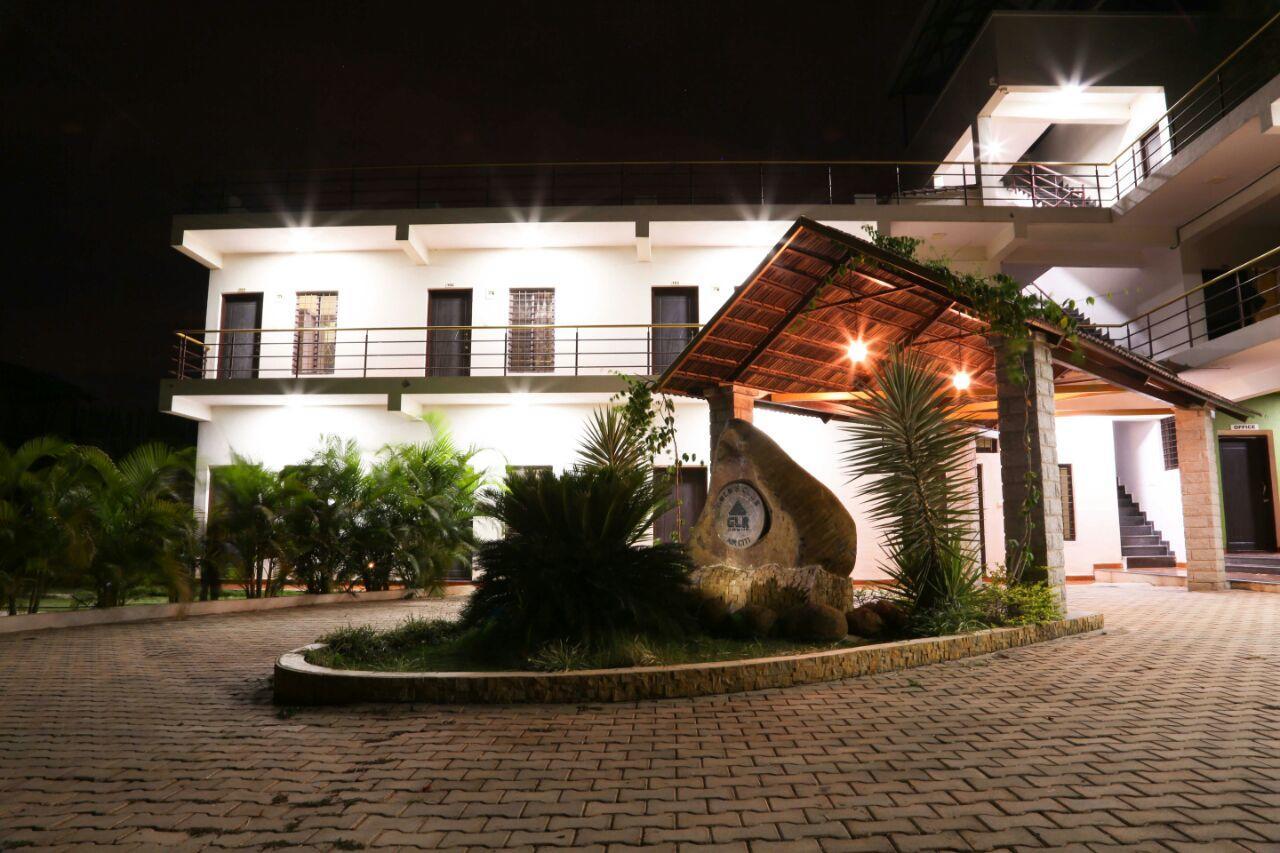 Golds Club & Resort Bayappanhalli Exterior photo