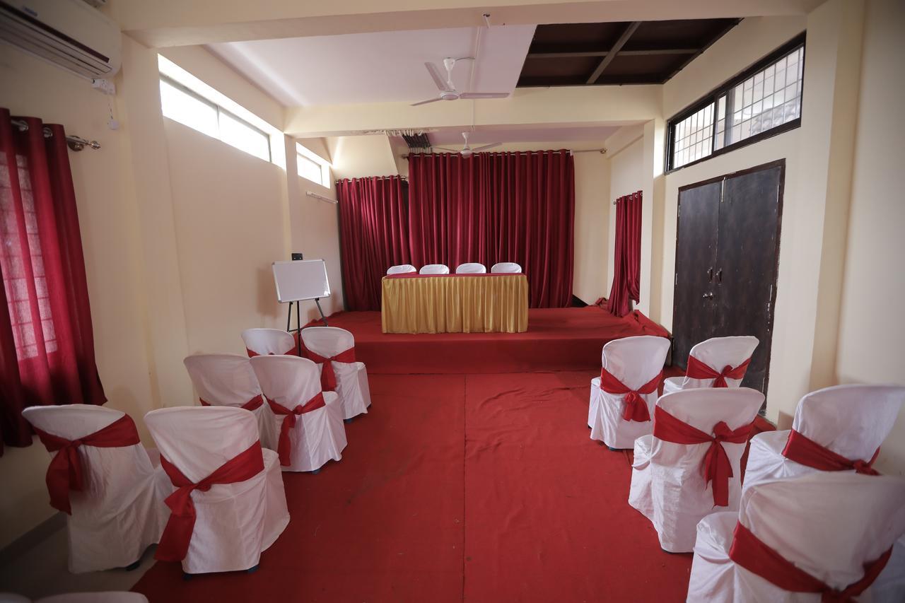 Golds Club & Resort Bayappanhalli Exterior photo